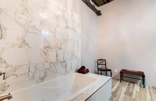 Downtown St. Louis Hotel | Bachelor, Bachelorette, Teams & Large Groups! Large 2 Bedroom Apt, Sleeps 16.