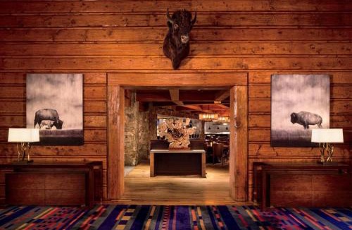 Avon Apartment | Bachelor Gulch Ritz-Carlton 1 Bedroom Mountain Residence With Ski In, Ski Out Access, Hot Tub, And Full Service Spa