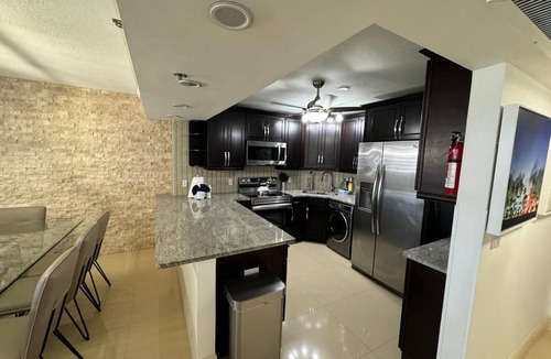 Mid Beach Apartment | Bachelorette Dream Pad for Large Groups & Amazing Views