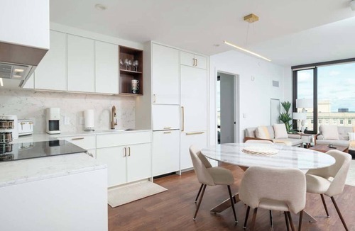 Bay Village Apartment | Back-Bay 2BR Penthouse w Roof top and GYM