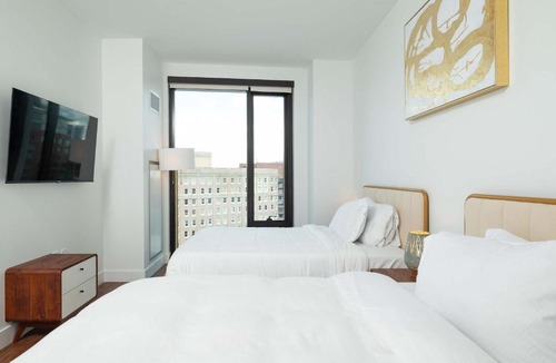 Bay Village Apartment | Back-Bay Lux Central 2BR Condo with Rooftop and Parking