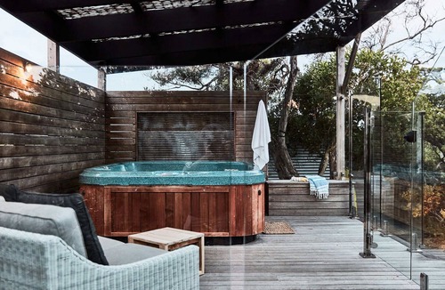 St. Andrews Beach Apartment | Back Beach Studio 2 with Jacuzzi
