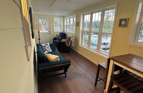 Solomons Apartment | Back Creek Villa with Sunroom