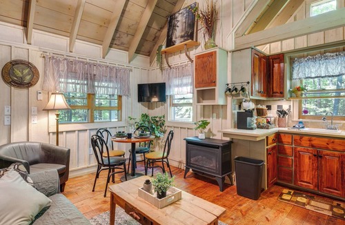 Cleveland Apartment | Back on Market! Creekside Studio Near Table Rock