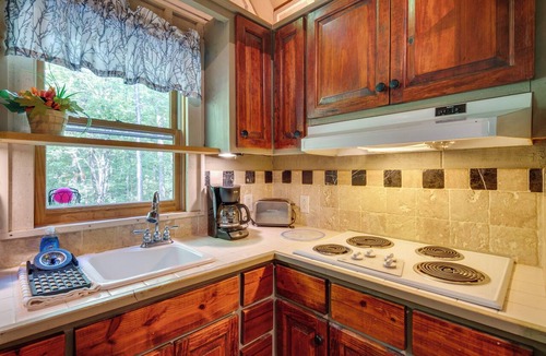 Cleveland Apartment | Back on Market! Creekside Studio Near Table Rock