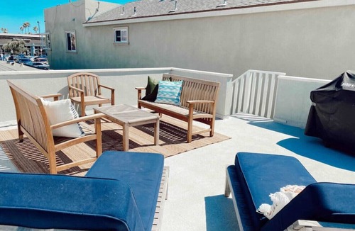 West Newport Cottage | Back Unit · Beach House in the <3 of Balboa Peninsula