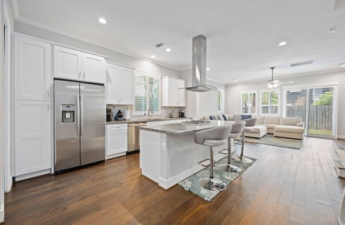 Montrose House | Back Yard River Oaks- 3 Bed Townhome- Perfect Space-Large Garage