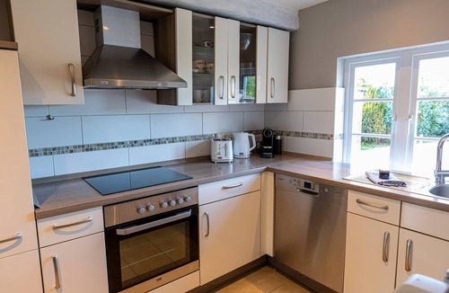 Steinbergkirche House | Backbord- wood-burning stove,grill, shower, close to the beach, terrace, parking