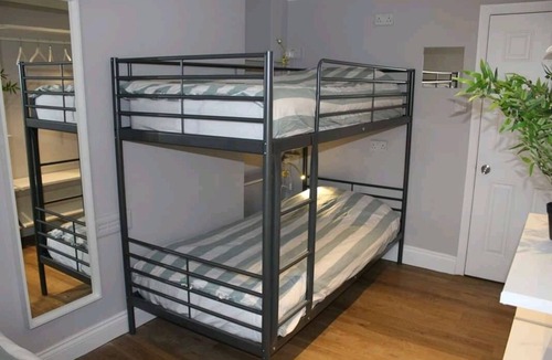 Livingstone Hostel | Backpackers accommodation with full kitchen service.Offer free transfer to town