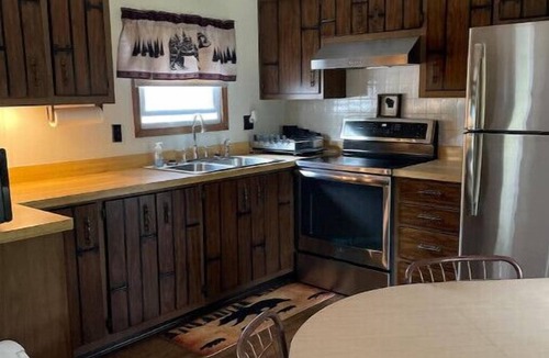 Crivitz House | Backwoods Hideaway.nIts Fo-Rest, Relaxation, & Smore