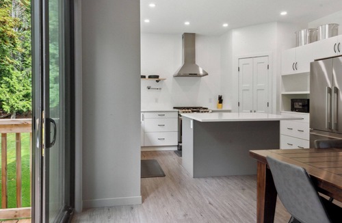 Westholme House | Backyard Bliss! Family and dog friendly home steps from River