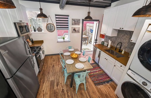 Central Northside House | Backyard Deck - BBQ, Parking, Allegheny General Hospital, Quiet