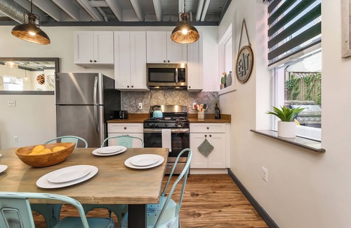 Central Northside House | Backyard Deck - BBQ, Parking, Allegheny General Hospital, Quiet