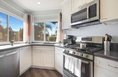 Mission Viejo House | Backyard, EV Charger, No Stairs. Citrus Perch!