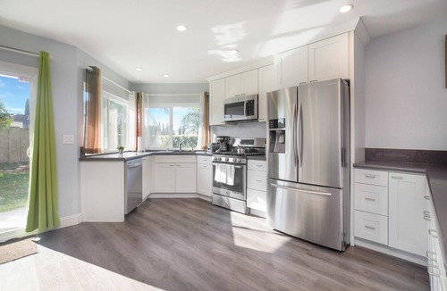Mission Viejo House | Backyard, EV Charger, No Stairs. Citrus Perch!