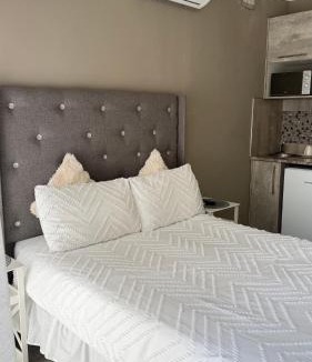 Windhoek Apartment | Backyard flat in Cimbebasia