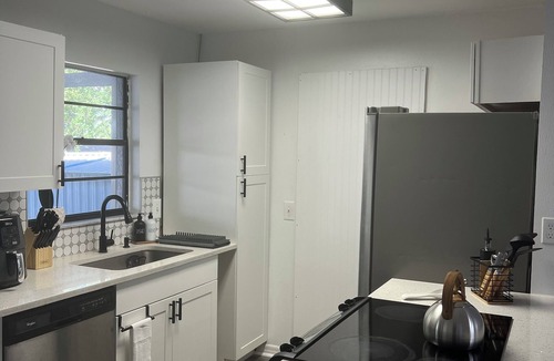 Spring Hill House | Backyard Oasis with Pool 10 min to Weeki Wachee