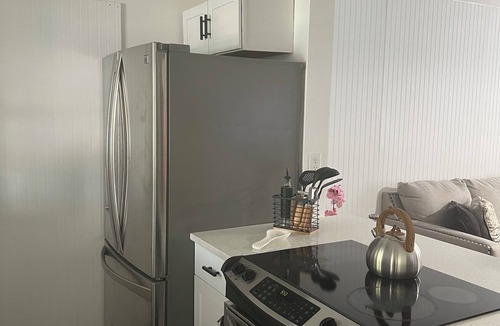 Spring Hill House | Backyard Oasis with Pool 10 min to Weeki Wachee