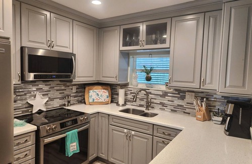 Clearwater Beach House | Backyard Oasis with only steps to the beach - Comfy, cozy cottage - 3bed/2bath