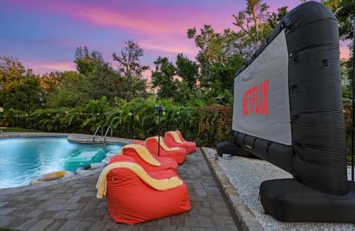 Palma Sola House | Backyard Paradise Sleeps 14 Arcade Games Spa