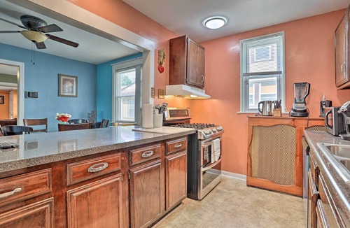 Lansdowne House | Backyard Patio! Philly Stay Near Lincoln Financial