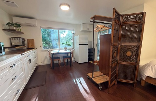 Matthews Beach Apartment | Backyard Studio Near Lake WA, UW, & Hospitals
