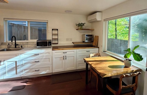 Matthews Beach Apartment | Backyard Studio Near Lake WA, UW, & Hospitals
