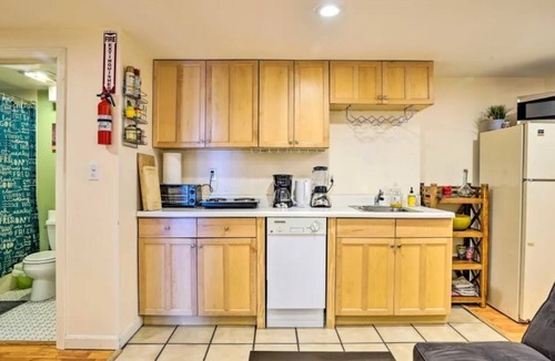 Newton Corner Condo | ★ Backyard ★ Walk & Close to Everywhere ★ 1BR ★ Comfy ★ Cozy ★ Entire Apartment