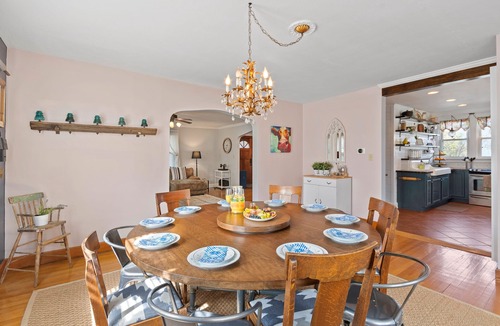 Burlington House | BACKYARD WANDERLAND - Near ARK & Creation Museum - perfect for big families!