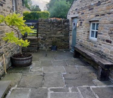 Apperley Bridge Apartment | Badgers Rest with free parking