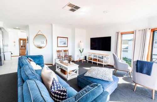 Encounter Bay House | BaeView - Panoramic Group Stay Above Encounter Bay