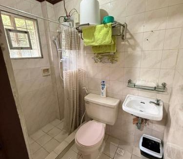Baguio Bed & Breakfast | Baguio Transient Villa with Balcony & Fireplace