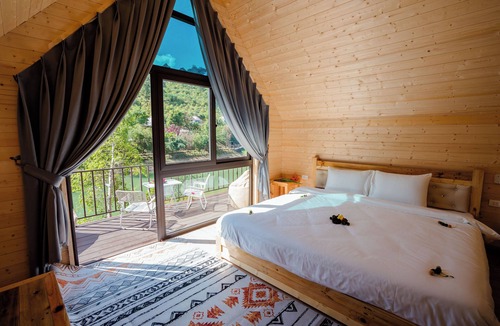 Van Don Resort | Bai Tu Long Mountain Resort
