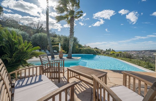 Saint-Isidore House | Baie des Anges : Découvrez Notre Villa de Avec vue Imprenable sur la mer à Nice