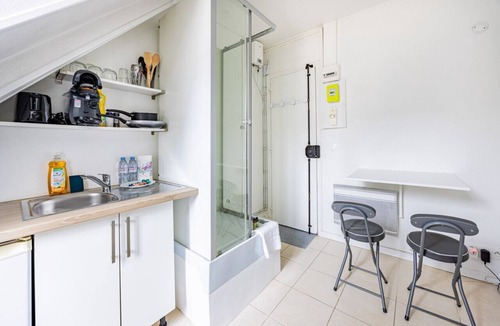 Porte-Saint-Martin Apartment | Bail mobilité - République - Studio