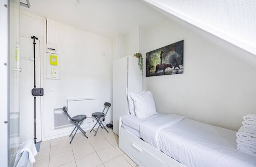 Porte-Saint-Martin Apartment | Bail mobilité - République - Studio