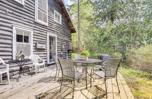 Baileys Harbor Cottage | Baileys Harbor Cottage w/Dock: Steps to Lake!