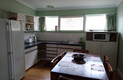 Bailieston House | Bailieston Cottage: FarmStay with bush hospitality