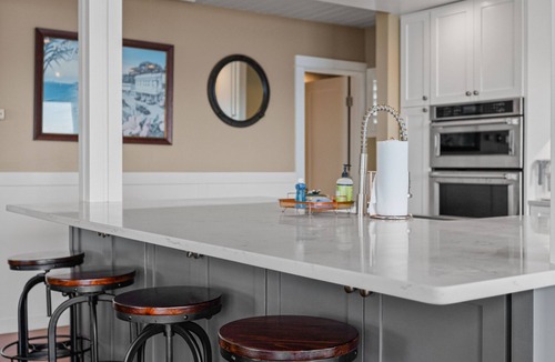 Rollingbay House | Bainbridge Beachfront: Seattle Skyline Views