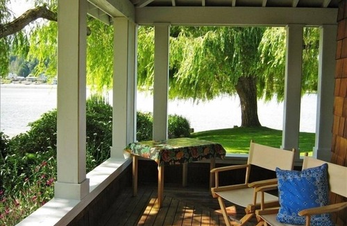 Rollingbay House | Bainbridge Island (Puget Sound):No-Bank Waterfront Sandy Beach
