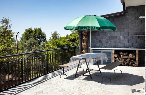 Milo House | Baite Etna Bottino
