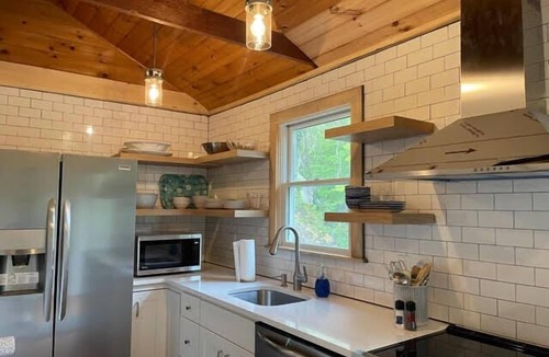 Baiting Hollow House | Baiting Hollow 2BR Blufftop Cottage | Sound Views, Screened Porch, Beach Access