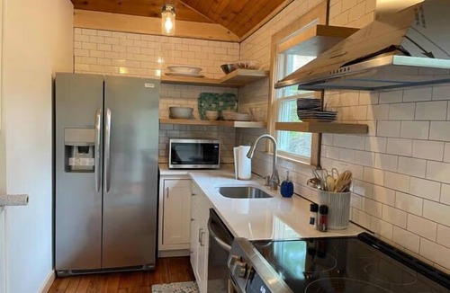 Baiting Hollow House | Baiting Hollow 2BR Blufftop Cottage | Sound Views, Screened Porch, Beach Access
