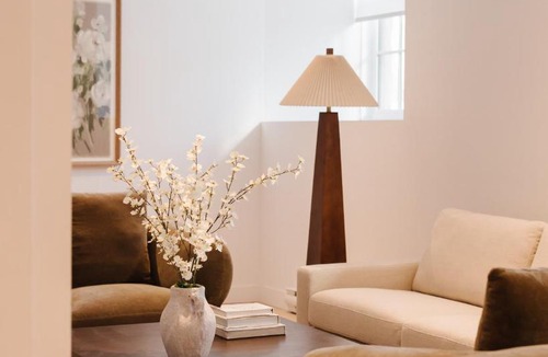 Chinatown Apartment | Bakan- Quartier des Congres, Convention District
