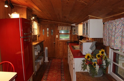 Crumpler Cottage | Baker's Cottage - Relax in this quiet mountain cottage by the creek.