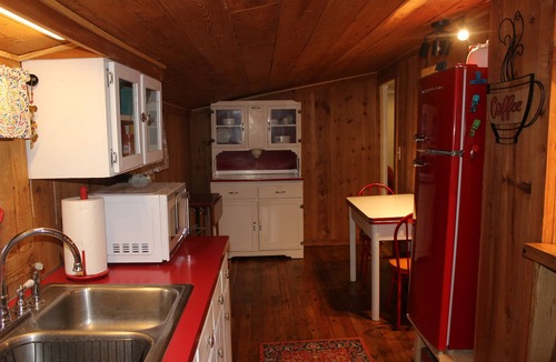 Crumpler Cottage | Baker's Cottage - Relax in this quiet mountain cottage by the creek.