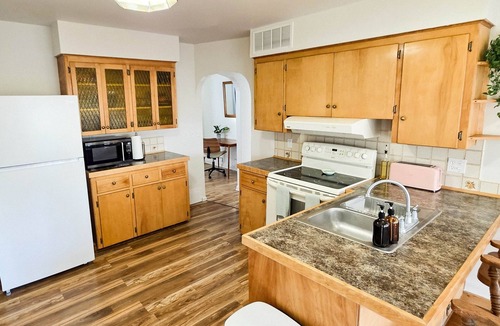 Laramie House | Baker Street Cottage