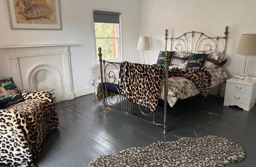 Wethersfield House | Bakers farm country house Suites Pool & stables
