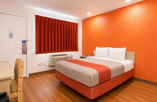 Oildale Hotel | Bakersfield Inn