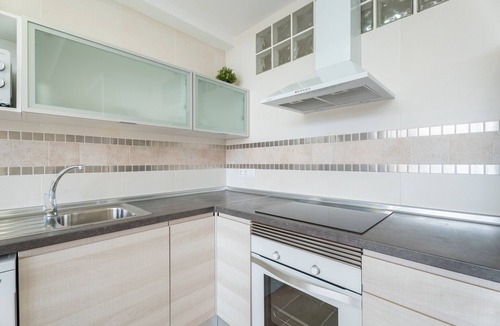 Navarres Apartment | Balcón de las Fuentes: Design, comfort and unique views